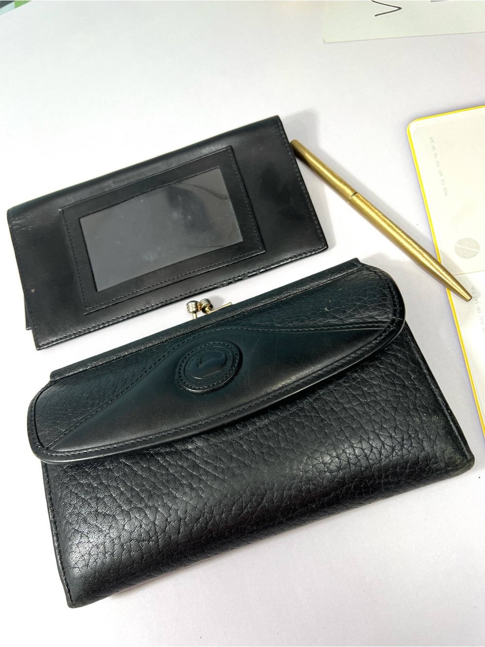 🦆 DOONEY & BOURKE AWL BLACK PEBBLE LEATHER KISS LOCK WALLET WITH GOLD PEN